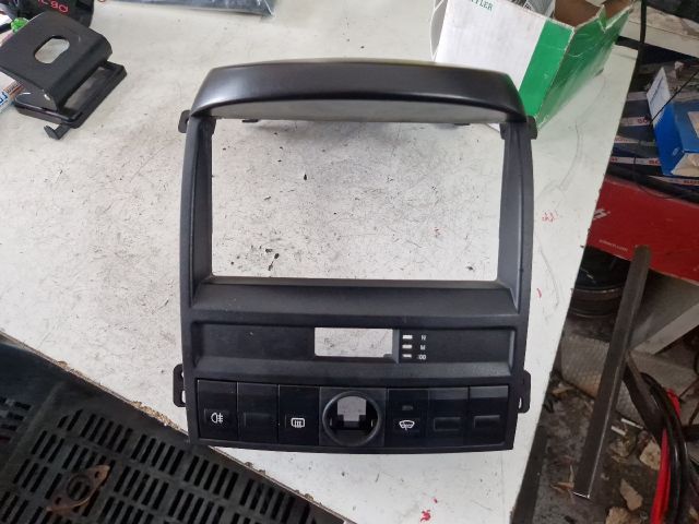 bontott KIA SORENTO Középkonzol Keret