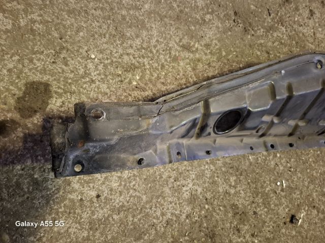 bontott KIA SORENTO Levélrács Tartó