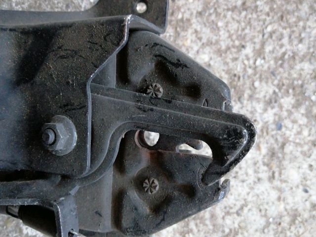 bontott KIA SORENTO Motorháztető Zárszerkezet