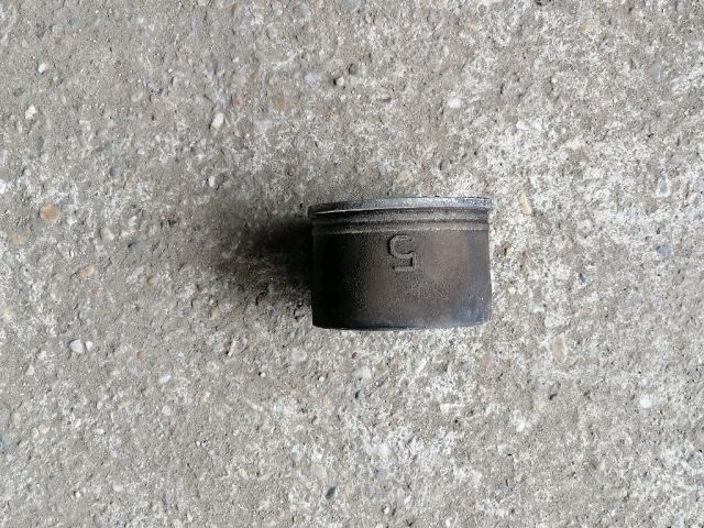 bontott KIA SORENTO Nyomatéktartó Bak