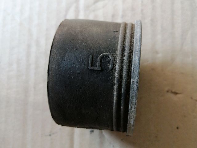 bontott KIA SORENTO Nyomatéktartó Bak