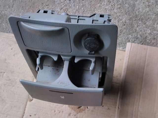 bontott KIA SORENTO Pohártartó