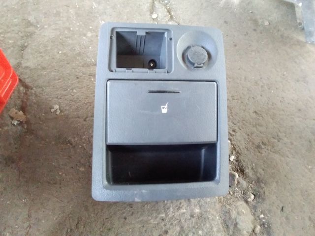 bontott KIA SORENTO Pohártartó