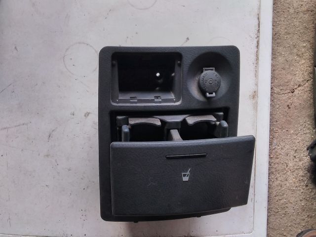 bontott KIA SORENTO Pohártartó