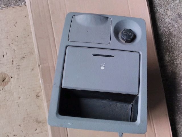 bontott KIA SORENTO Pohártartó