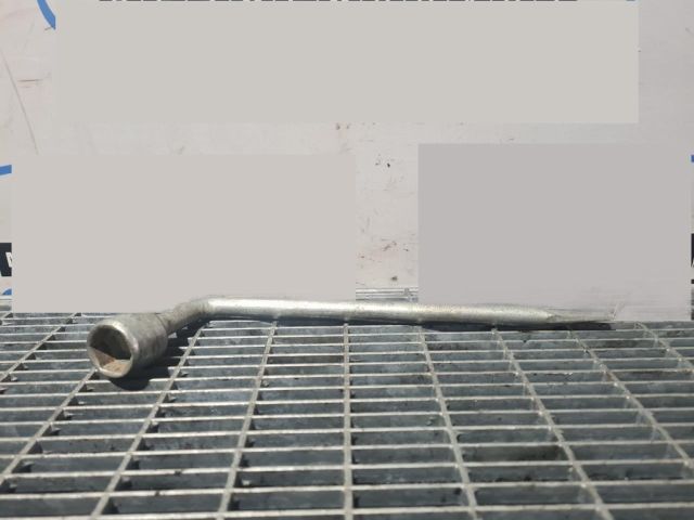 bontott KIA SORENTO Szerszámkészlet