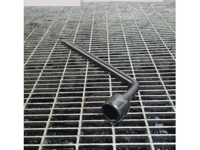 bontott KIA SORENTO Szerszámkészlet