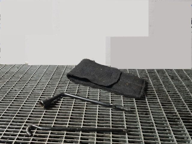 bontott KIA SORENTO Szerszámkészlet