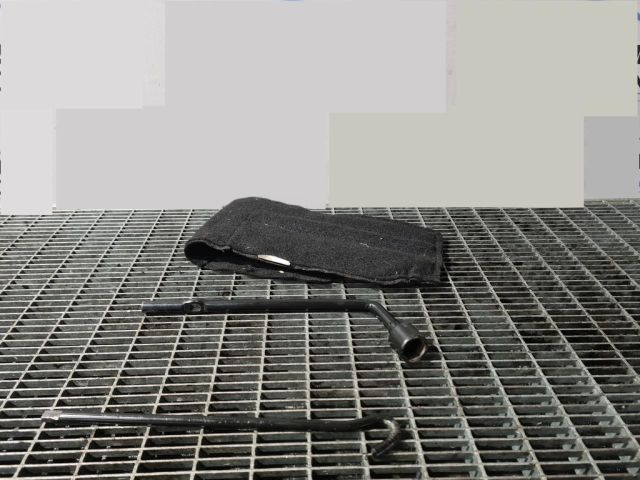 bontott KIA SORENTO Szerszámkészlet