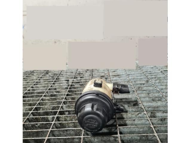 bontott KIA SORENTO Szervóolaj Tartály