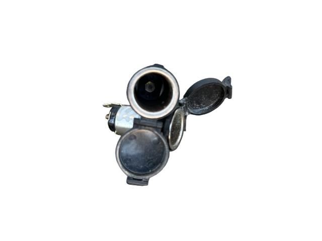 bontott KIA SORENTO Szivargyújtó Aljzat