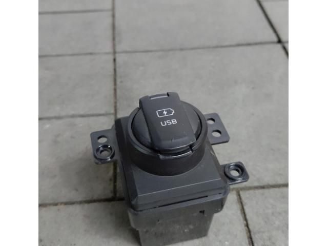 bontott KIA SORENTO USB HUB