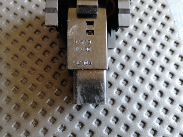 bontott KIA SORENTO Vészvillogó Kapcsoló