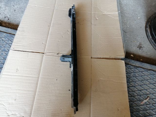 bontott KIA SORENTO Vízhűtő Radiátor Tartó