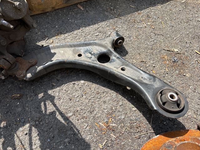 bontott KIA SPORTAGE Bal első Gólyaláb (Lengécsillapító, Rugó)