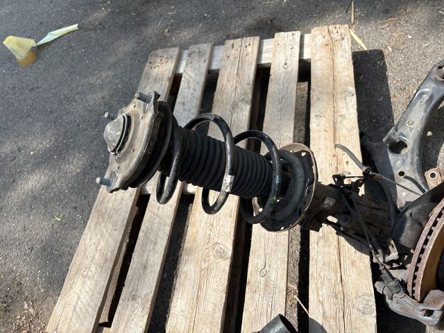 bontott KIA SPORTAGE Bal első Gólyaláb (Lengécsillapító, Rugó)