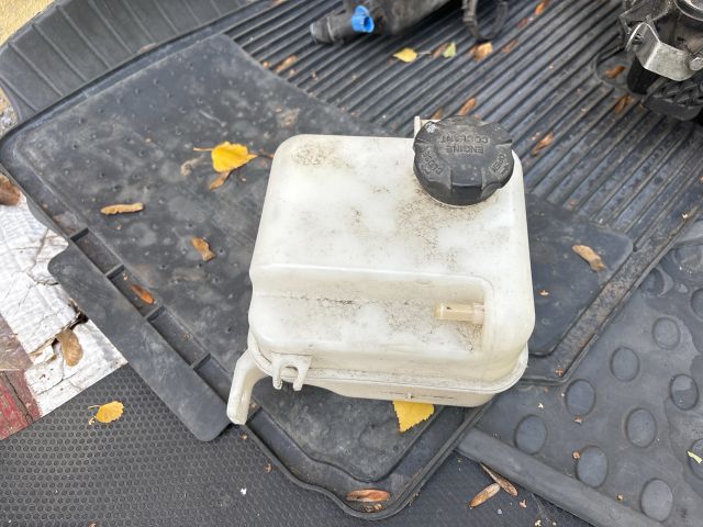 bontott KIA SPORTAGE Kiegyenlítő Tartály