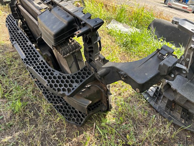 bontott KIA SPORTAGE Komplett Homlokfal (Részeivel)