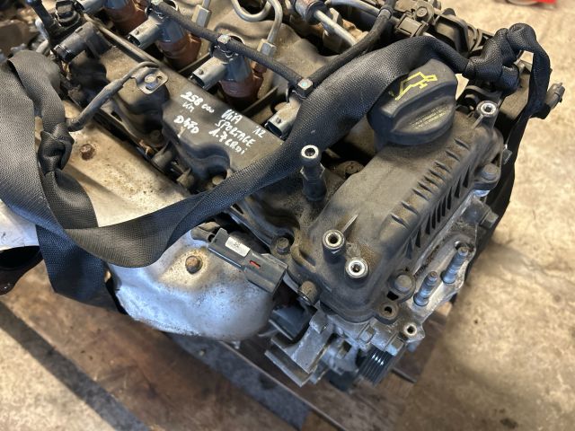 bontott KIA SPORTAGE Motor (Fűzött blokk hengerfejjel)