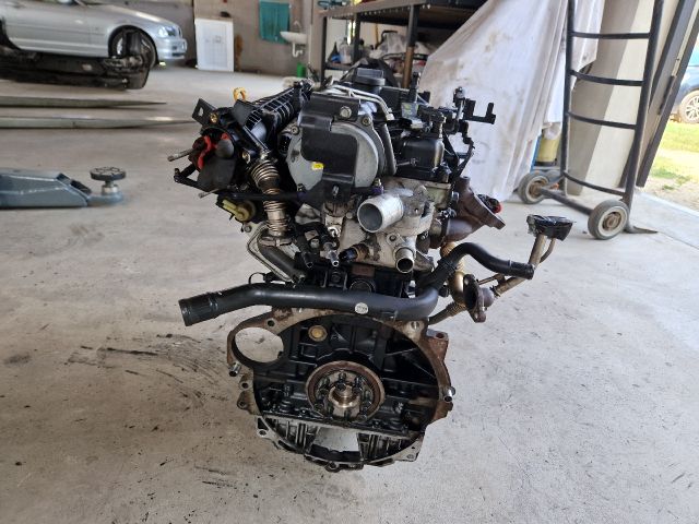 bontott KIA SPORTAGE Motor (Fűzött blokk hengerfejjel)