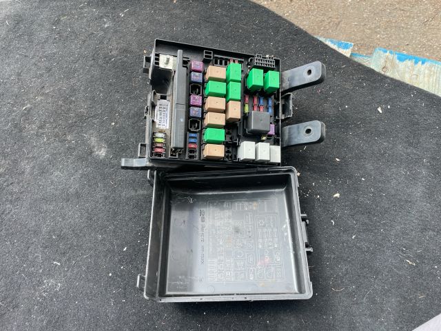 bontott KIA SPORTAGE Biztosítéktábla Motortér