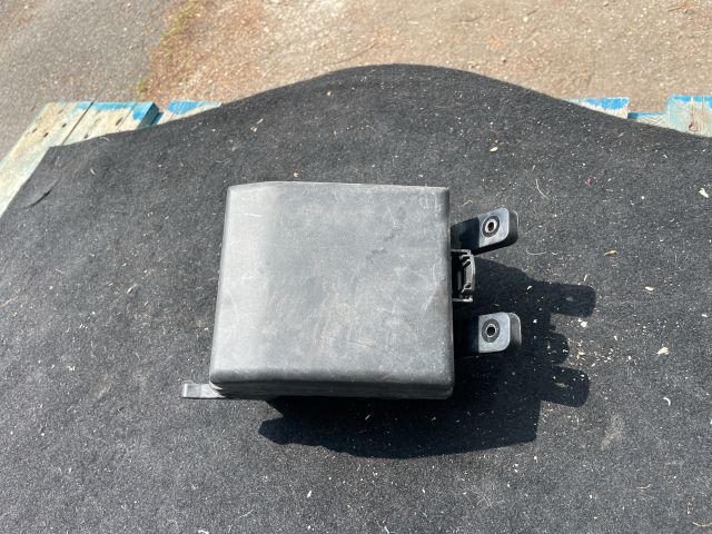 bontott KIA SPORTAGE Biztosítéktábla Motortér