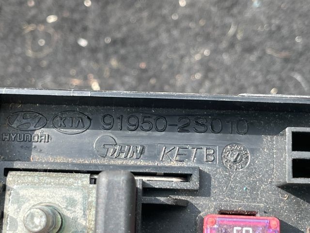 bontott KIA SPORTAGE Biztosítéktábla Motortér