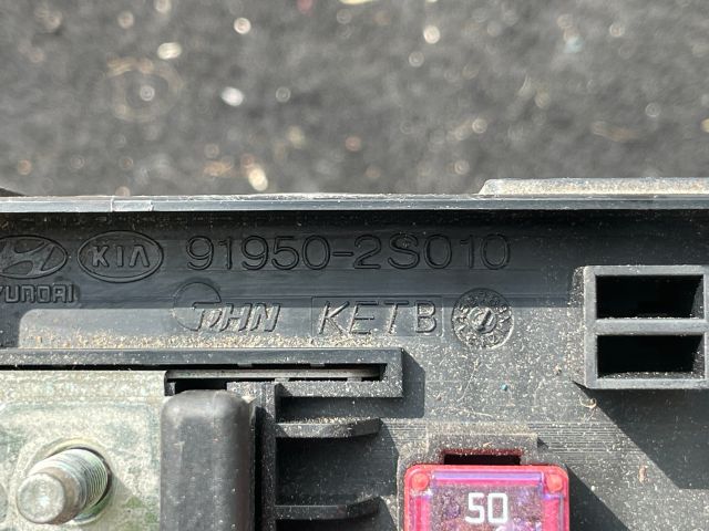 bontott KIA SPORTAGE Biztosítéktábla Motortér