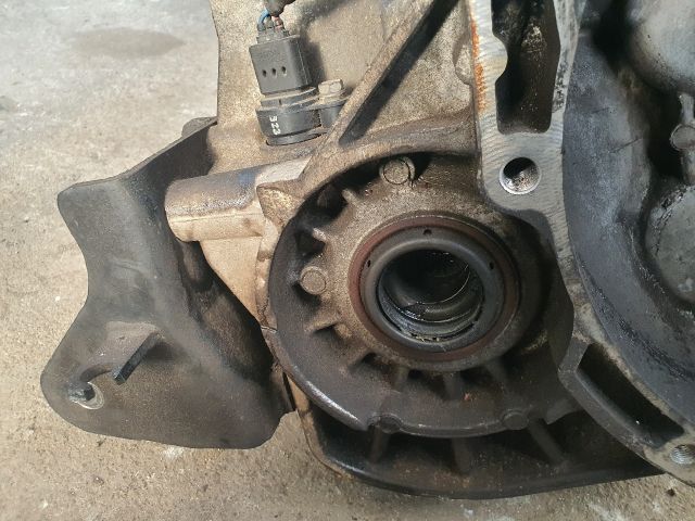 bontott KIA SPORTAGE Váltó (Mechanikus)