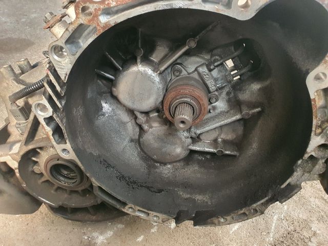 bontott KIA SPORTAGE Váltó (Mechanikus)