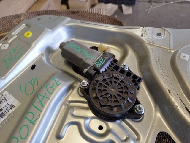 bontott KIA SPORTAGE Bal első Ablakemelő Szerkezet (Elektromos)