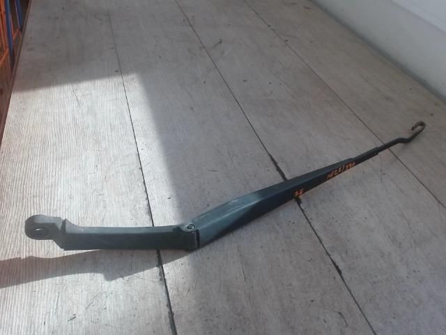 bontott KIA SPORTAGE Bal első Ablaktörlő Kar