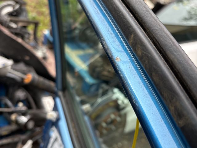 bontott KIA SPORTAGE Bal első Ajtó (Részeivel)