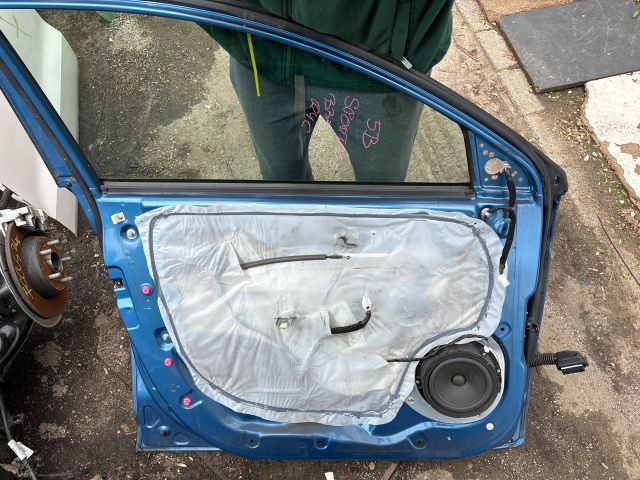 bontott KIA SPORTAGE Bal első Ajtó (Részeivel)