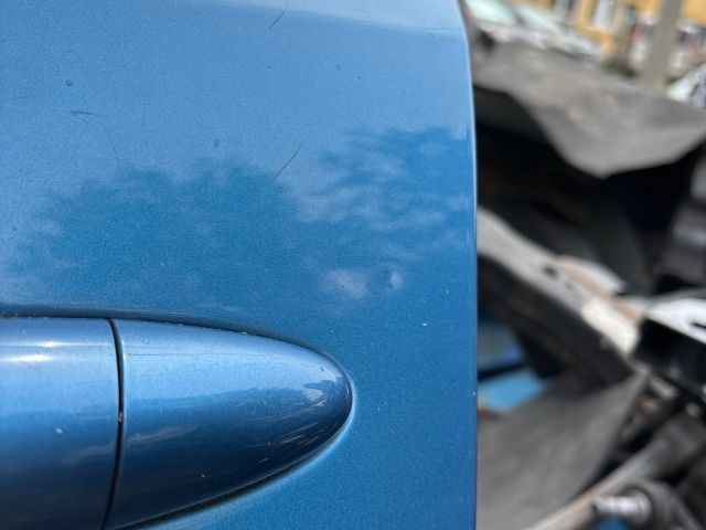 bontott KIA SPORTAGE Bal első Ajtó (Részeivel)