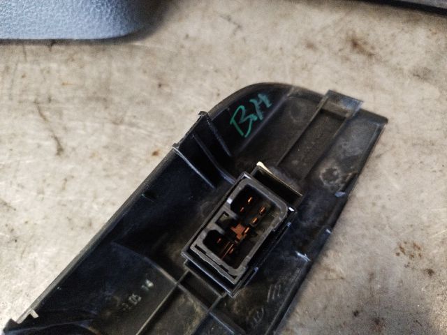 bontott KIA SPORTAGE Bal hátsó Ablakemelő Kapcsoló