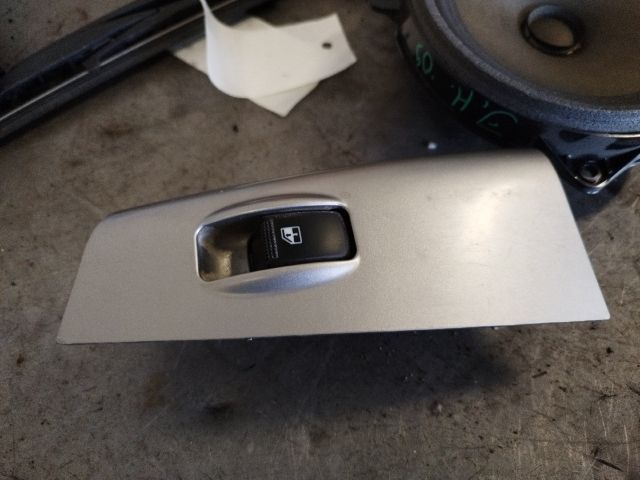 bontott KIA SPORTAGE Bal hátsó Ablakemelő Kapcsoló