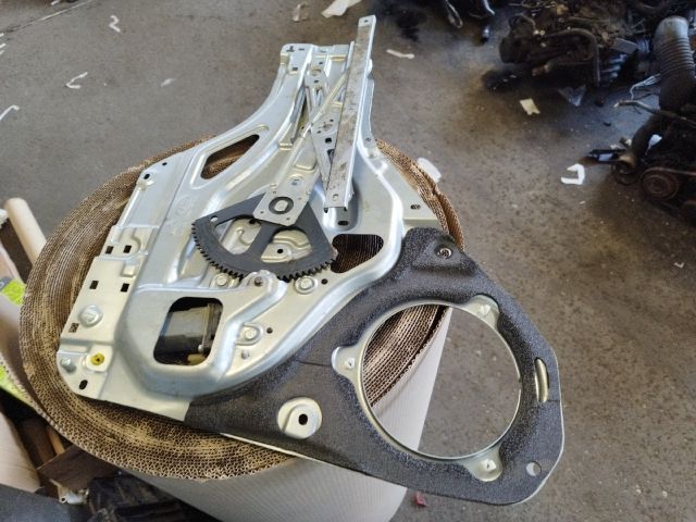 bontott KIA SPORTAGE Bal hátsó Ablakemelő Szerkezet (Elektromos)