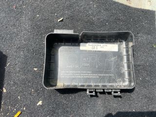 bontott KIA SPORTAGE Biztosítéktábla Fedél