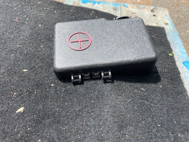 bontott KIA SPORTAGE Biztosítéktábla Fedél