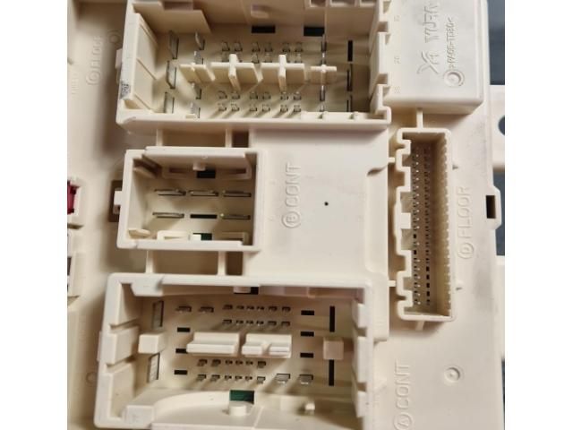 bontott KIA SPORTAGE Biztosítéktábla Utastér