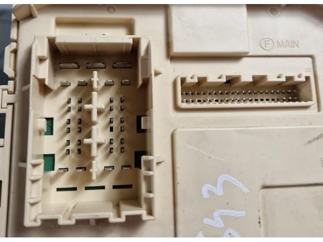 bontott KIA SPORTAGE Biztosítéktábla Utastér