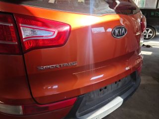 bontott KIA SPORTAGE Csomagtérajtó (Részeivel)