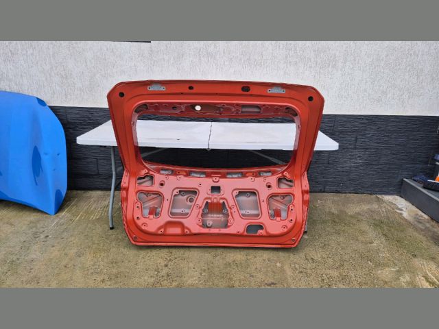 bontott KIA SPORTAGE Csomagtérajtó (Üres lemez)