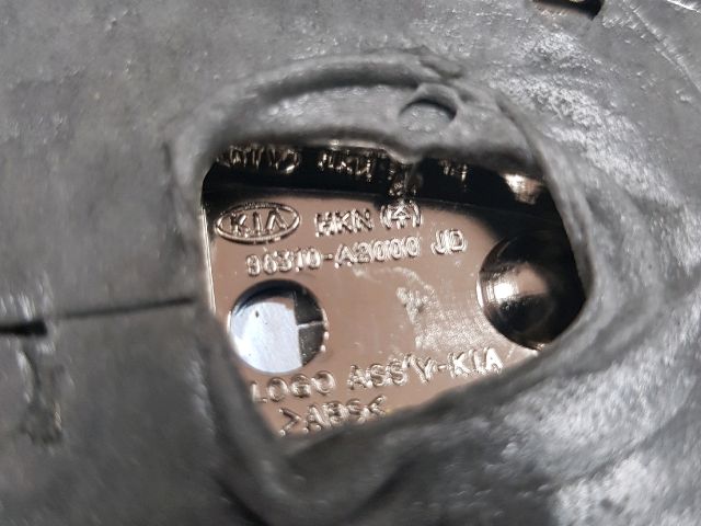 bontott KIA SPORTAGE Első Embléma