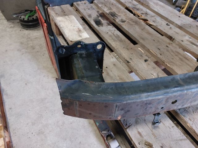 bontott KIA SPORTAGE Első Lökhárító Merevítő (Fém)