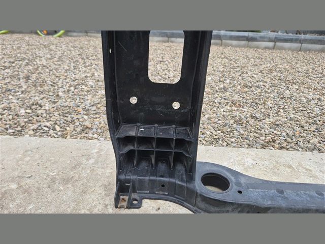 bontott KIA SPORTAGE Első Lökhárító Merevítő (Fém)