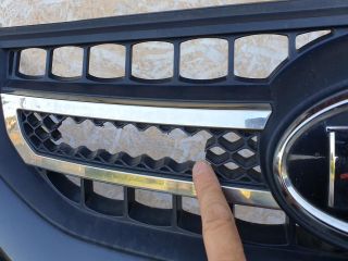 bontott KIA SPORTAGE Első Lökhárító (Részeivel)