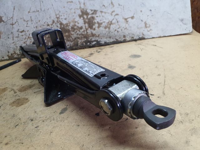 bontott KIA SPORTAGE Emelő