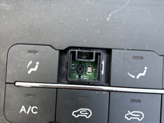 bontott KIA SPORTAGE Fűtéskapcsoló (manuális klímás)